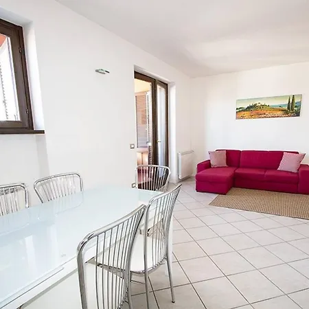 2 Bedroom Close To Stresa Apartament *