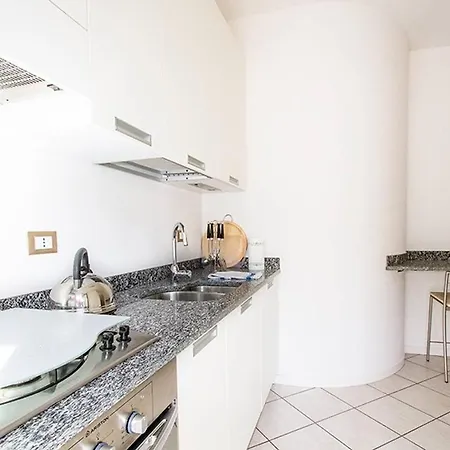 2 Bedroom Close To Stresa Apartament
