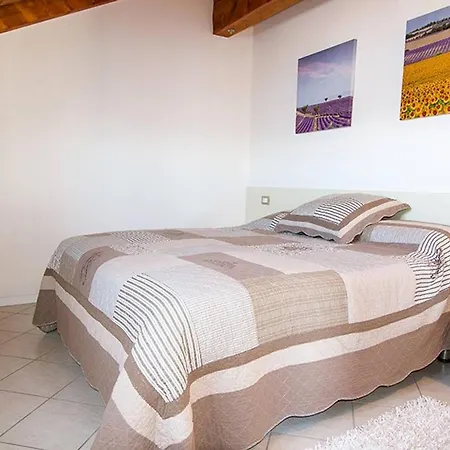 Apartament 2 Bedroom Close To Stresa *