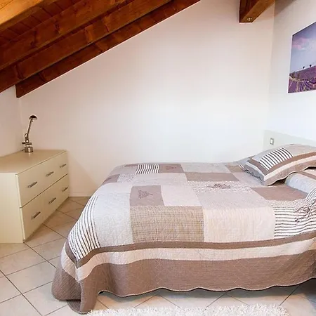 Apartament 2 Bedroom Close To Stresa