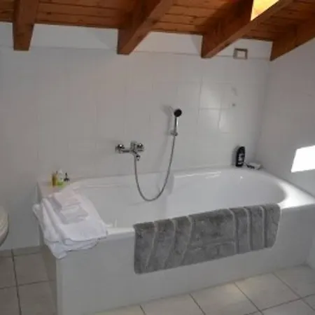 2 Bedroom Close To Stresa Apartament